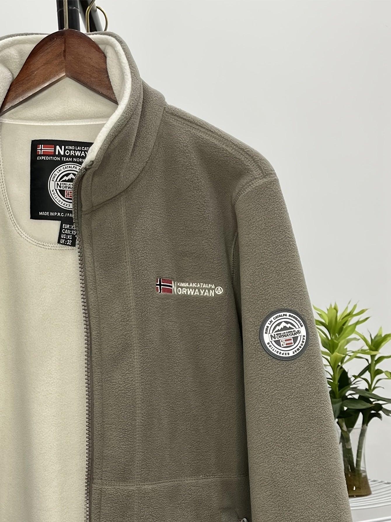 Julius Veste Polaire Outdoor Homme – Soft, Warm & Light with Protective Collar