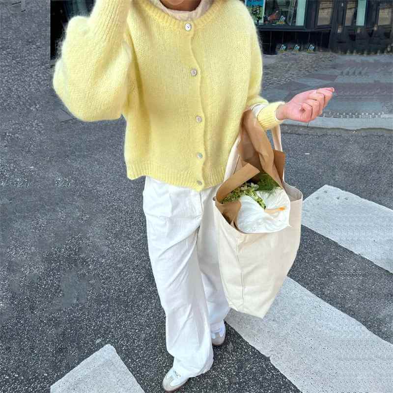 Addilyn Cardigan Femme – Soft & Elegant Sweater in Comfortable Knit for Winter