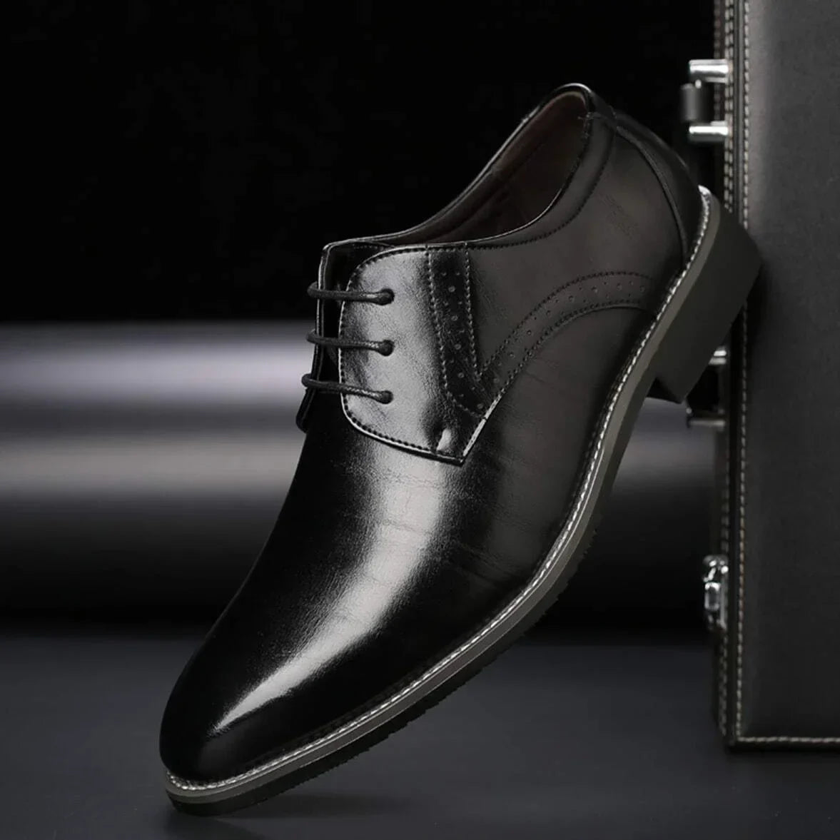 Men’s Oxford Dress Shoes – Brogue Detail – Closed Lace – Formal Fit