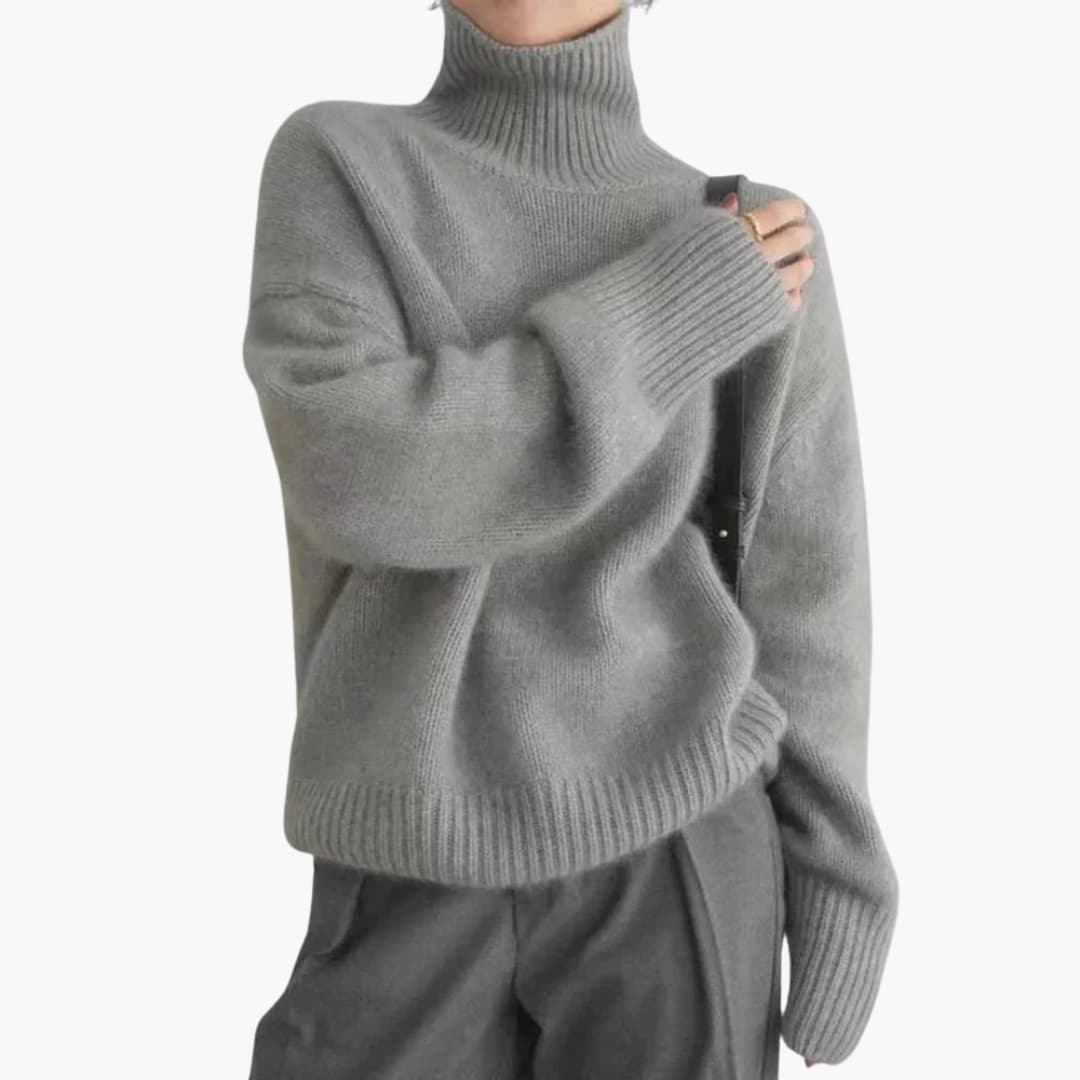 Lucy Pull Woman with Turtleneck – Soft Ribbed Knit with Long Sleeves and High Collar