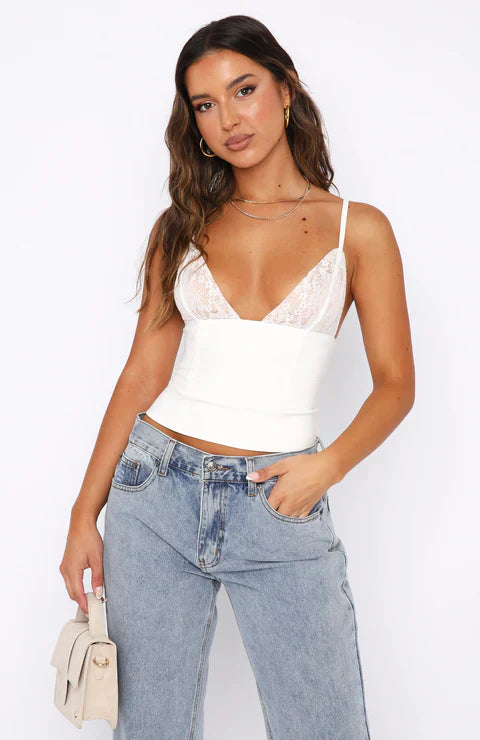 Isabelle Haut Femme – Elegant Lace Design with Luxurious Details and Comfortable Fit