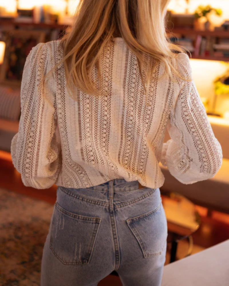Angela Blouse Femme en Crochet – Bohemian airy top with V-neck & crocheted lace