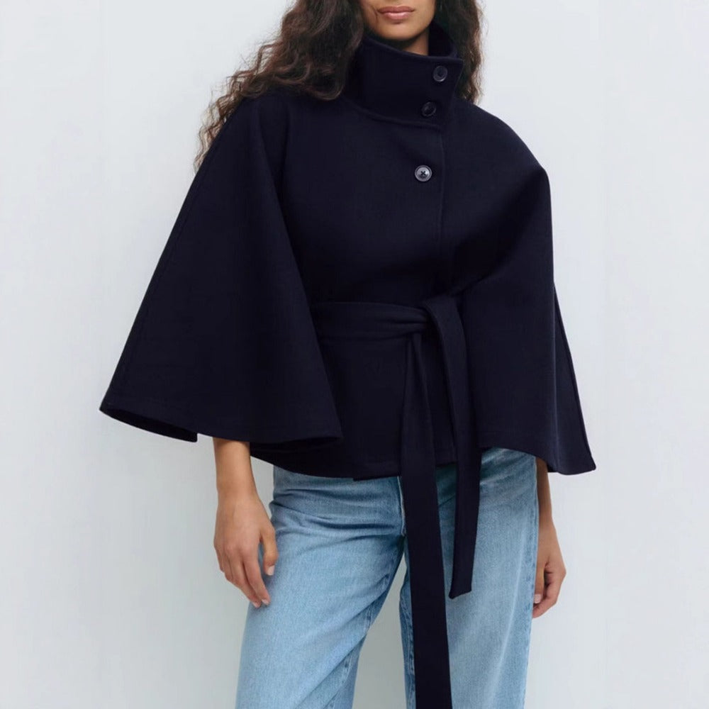 Charlotte Manteau Cape Femme – High Collar & Adjustable Belt for Elegance and Winter Warmth