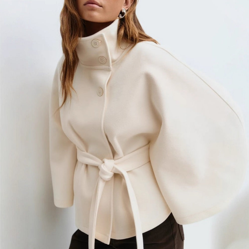 Charlotte Manteau Cape Femme – High Collar & Adjustable Belt for Elegance and Winter Warmth