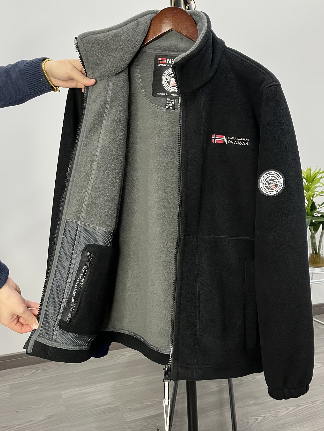 Julius Veste Polaire Outdoor Homme – Soft, Warm & Light with Protective Collar
