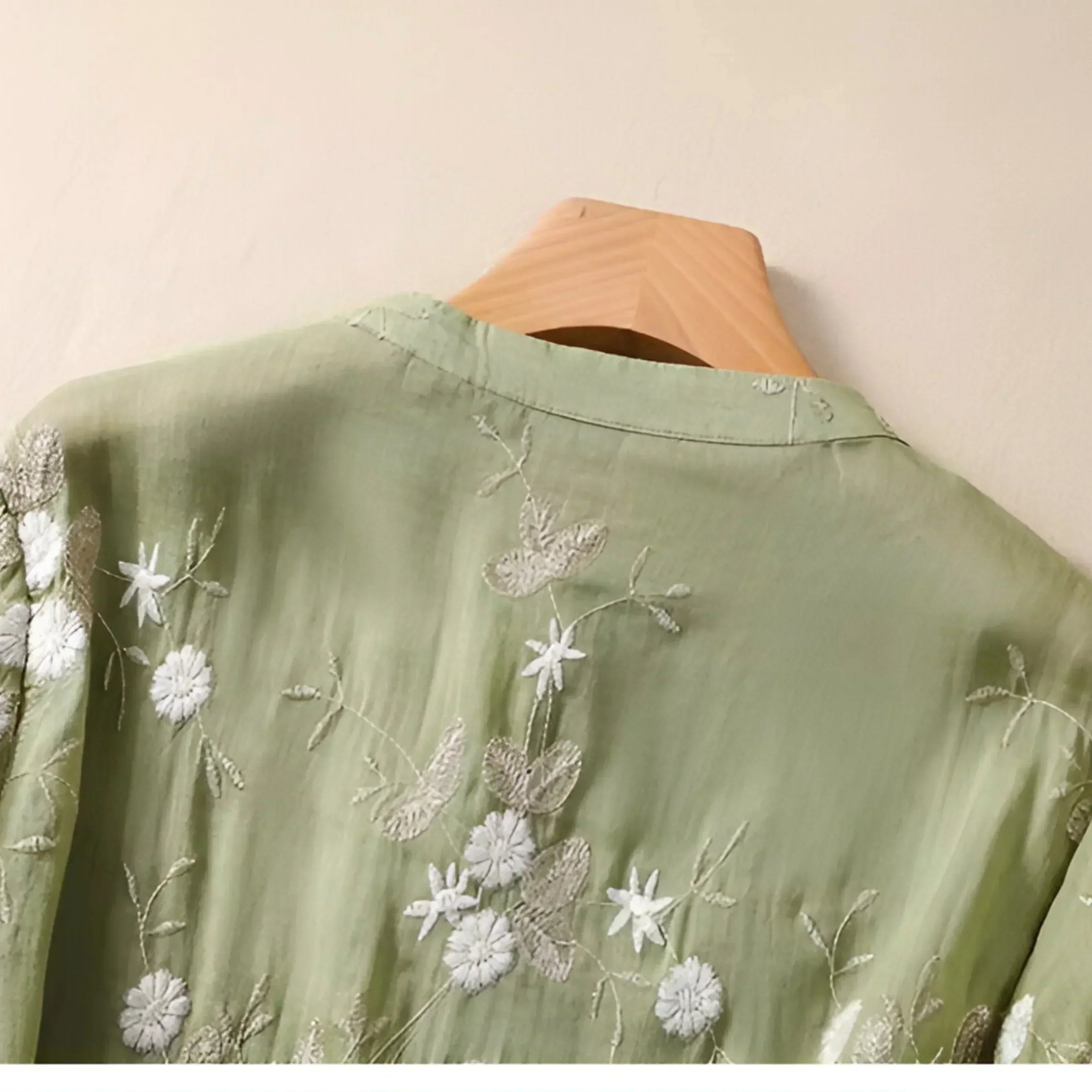 Emily Blouse Femme – Elegant Floral Blouse in Airy Fabric with Classic Cut