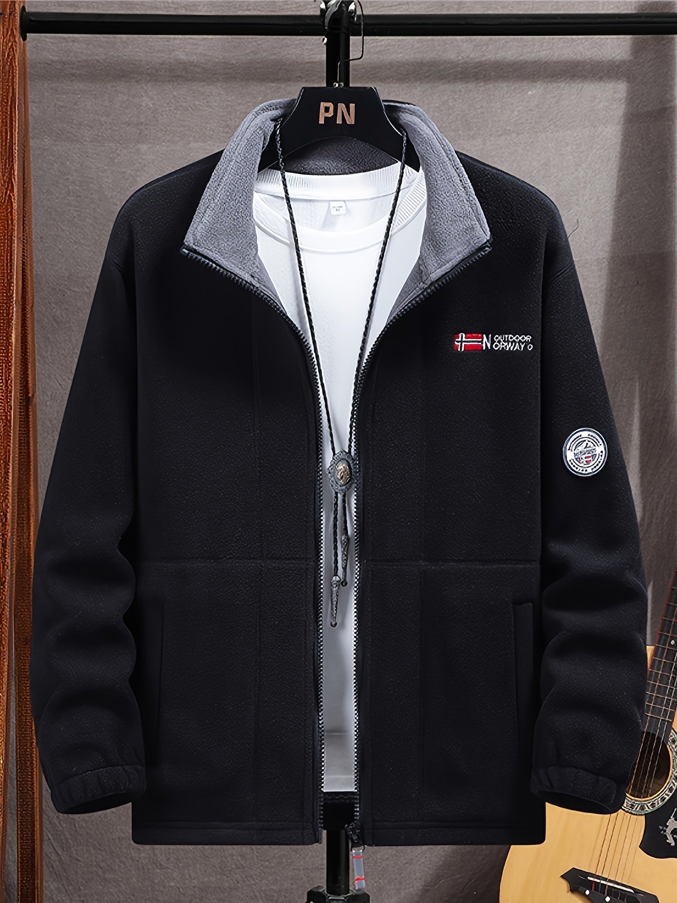 Julius Veste Polaire Outdoor Homme – Soft, Warm & Light with Protective Collar