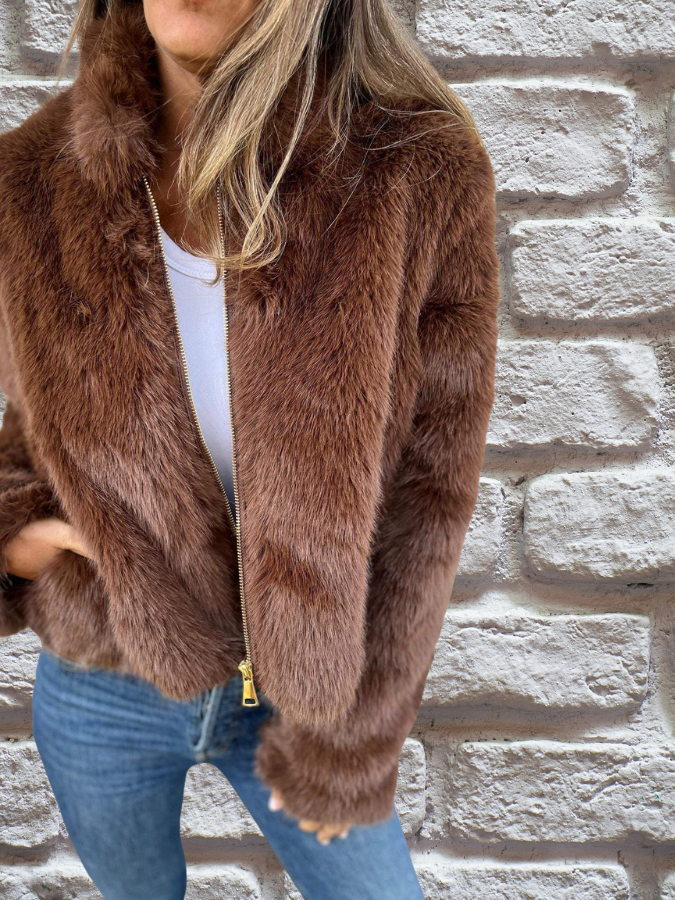 Hiya Short faux fur jacket for women – Chic coat with zipper closure with fur details & warm and comfortable fit