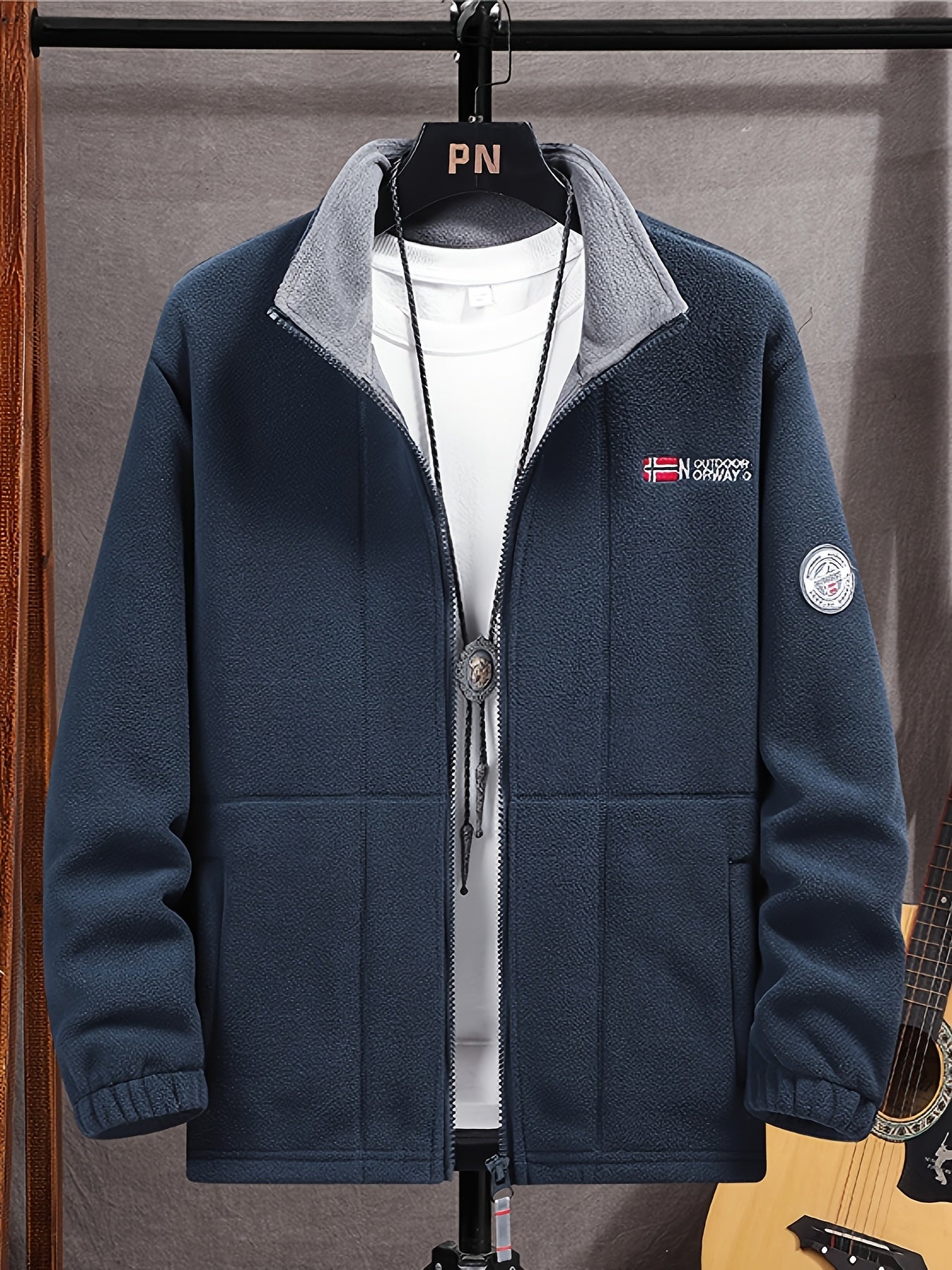 Julius Veste Polaire Outdoor Homme – Soft, Warm & Light with Protective Collar