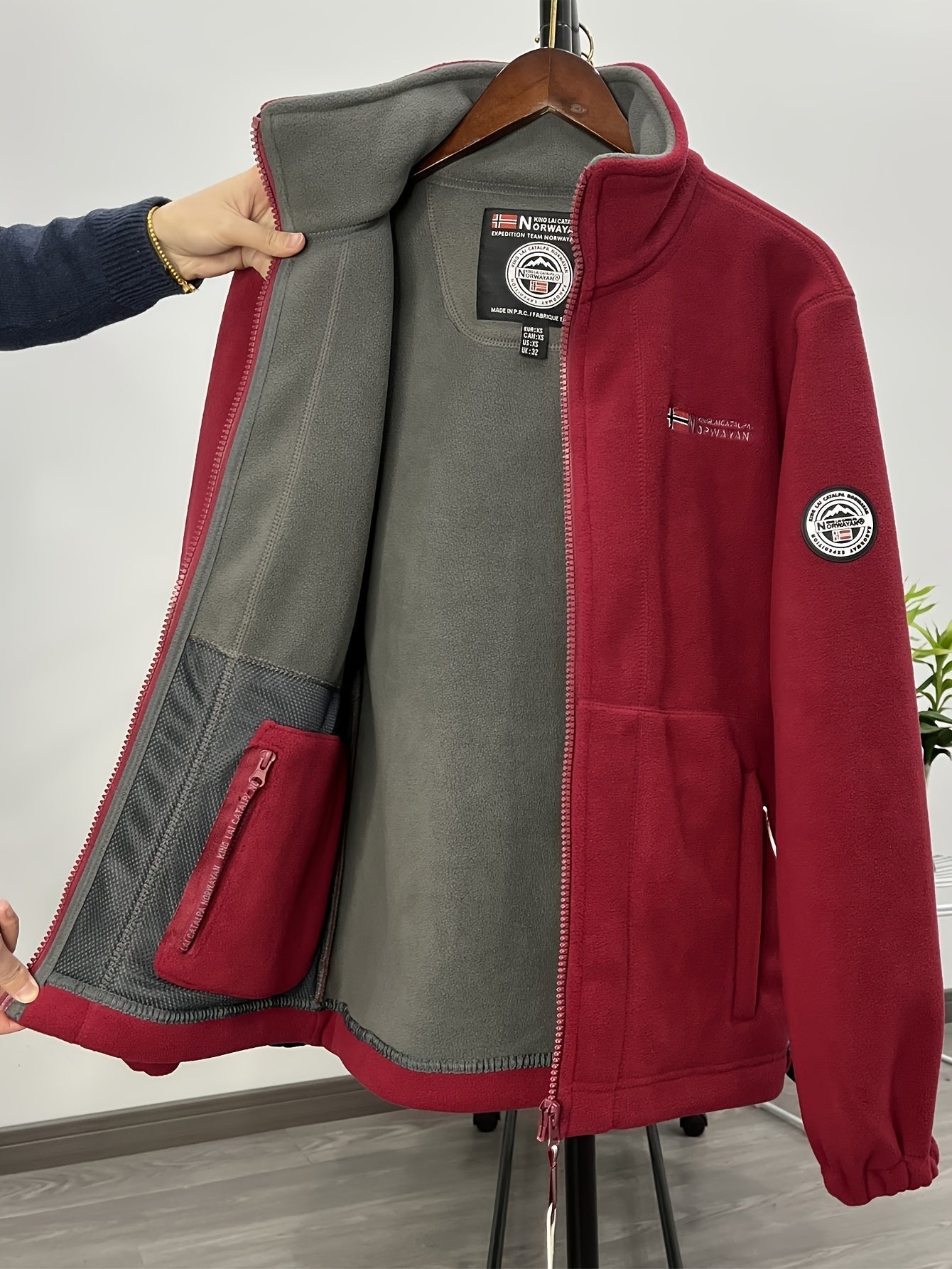Julius Veste Polaire Outdoor Homme – Soft, Warm & Light with Protective Collar