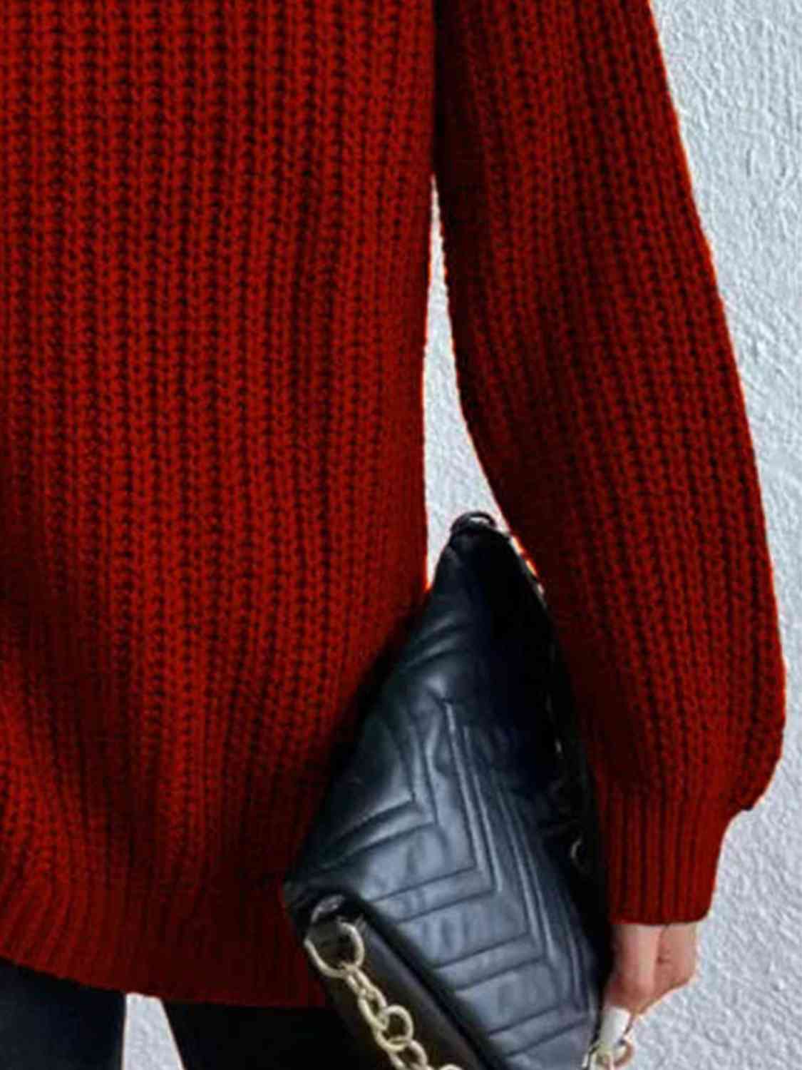 Angela Pull Woman – Ribbed Turtleneck Sweater with Chic Side Slit for Elegant Autumn/Winter