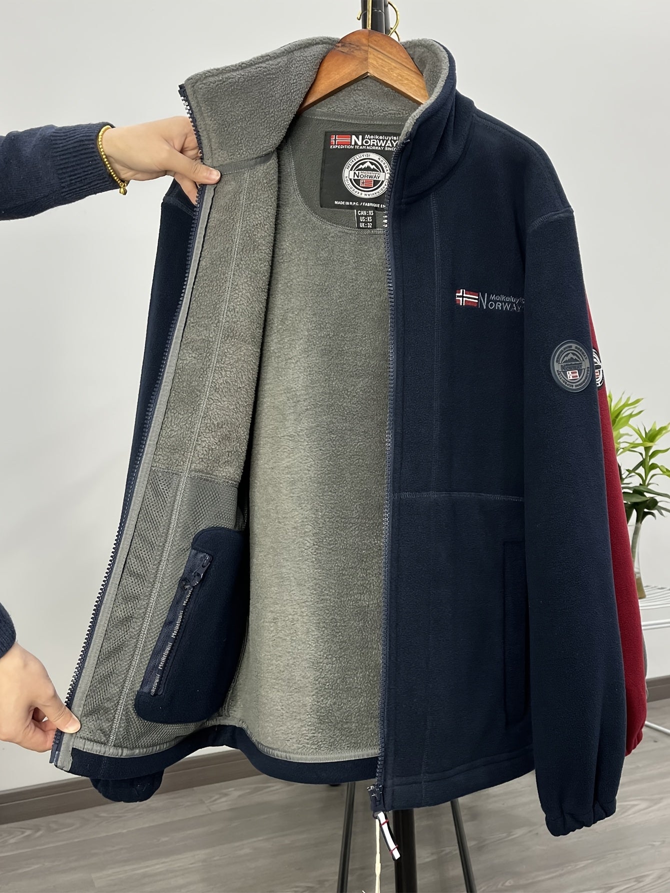Julius Veste Polaire Outdoor Homme – Soft, Warm & Light with Protective Collar