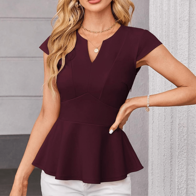 Jaz Blouse Femme Élégante – V-neck, Cap Sleeves, Structured Fit & Flounced Hem