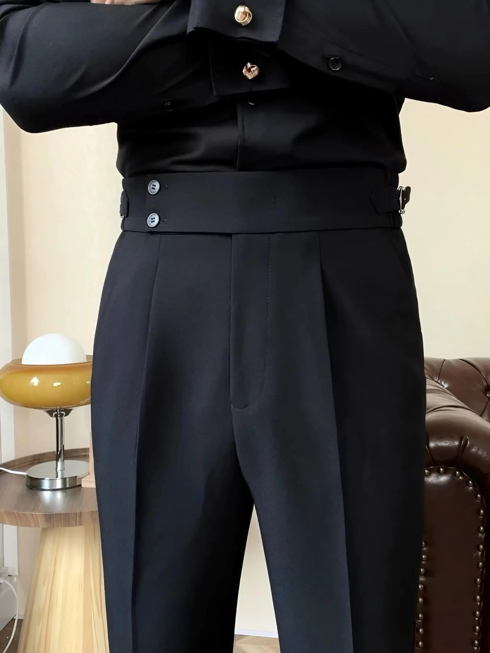 Men’s Pleated Trousers – Side-Tab Adjusters and Stretch Fit for Modern Tailoring