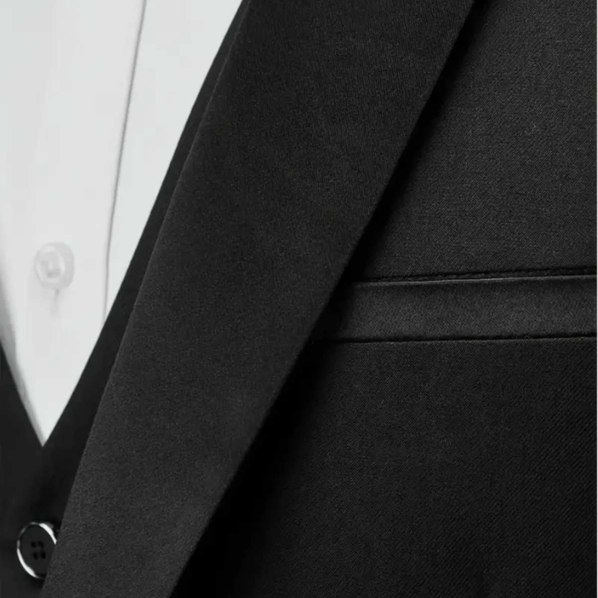 Men’s Slim Fit Three-Piece Tuxedo Suit – Tailored Formal Ensemble for Weddings & Black-Tie Events