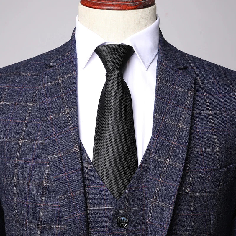 Men’s Three-Piece Suit – Classic Ensemble