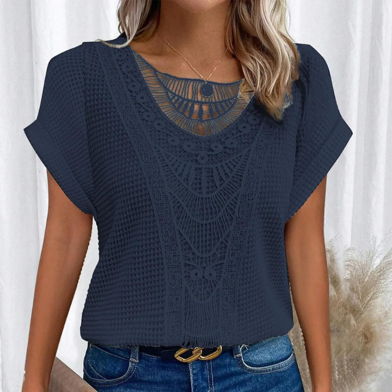 Helene Top Femme – Elegant lace design with flattering cut & comfortable fabric