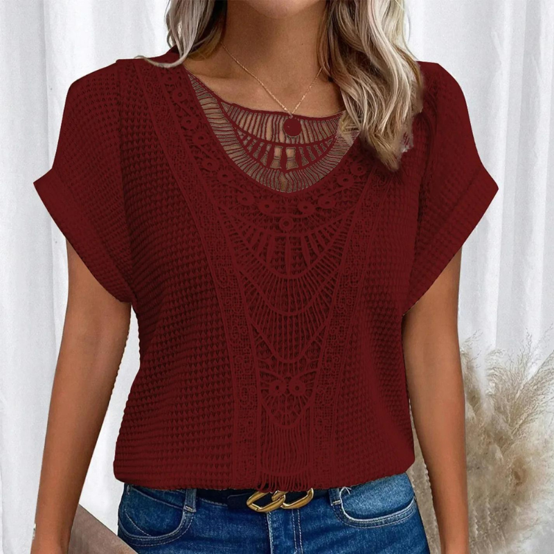 Helene Top Femme – Elegant lace design with flattering cut & comfortable fabric