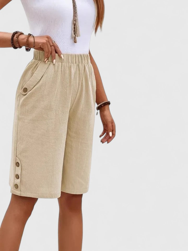 Comfortable Shorts – Flattering Silhouette & Waist-Defining Fit