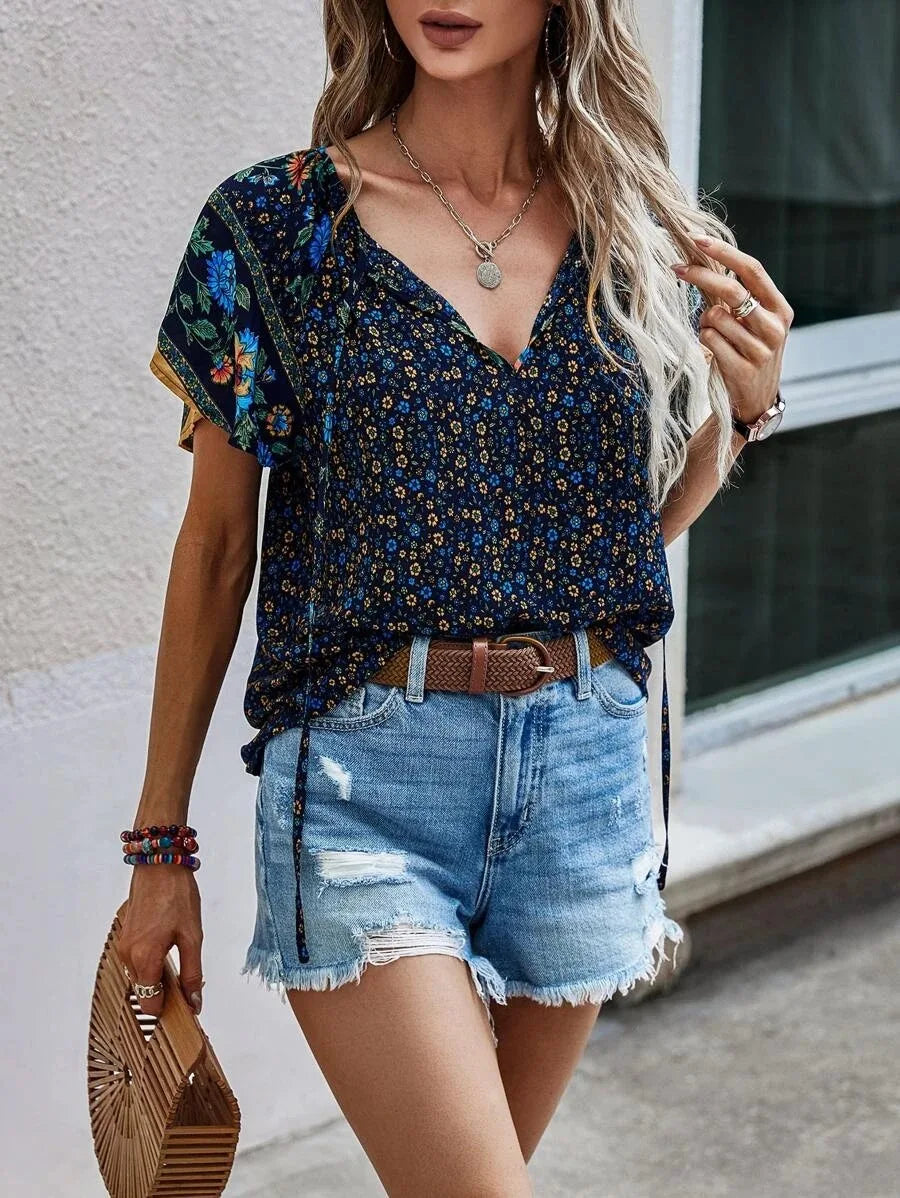 Blouse Femme Kataleya – Elegant Short Sleeve Top with Timeless Cut & Versatile Style