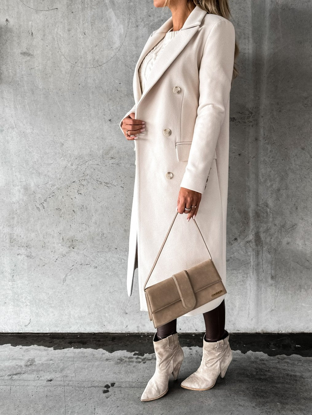 Georgia Long Coat in Mixed Wool for Women – Elegant Design with Notched Lapels in Classic Winter Colors