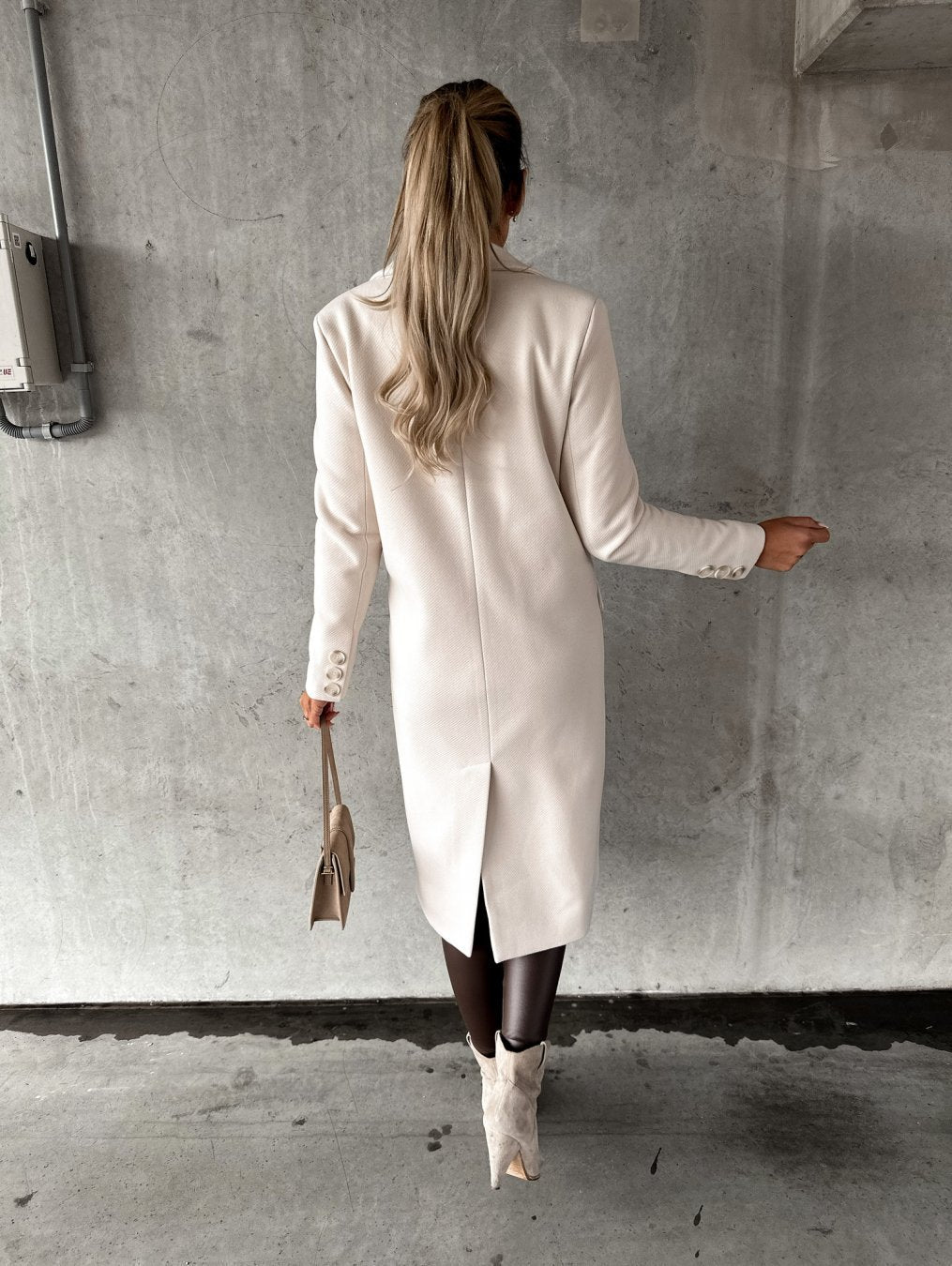 Georgia Long Coat in Mixed Wool for Women – Elegant Design with Notched Lapels in Classic Winter Colors