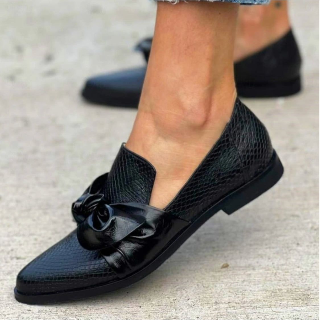 Women’s Textured Loafers with Bow Detail – Elegant Flats for Smart & Casual Wear