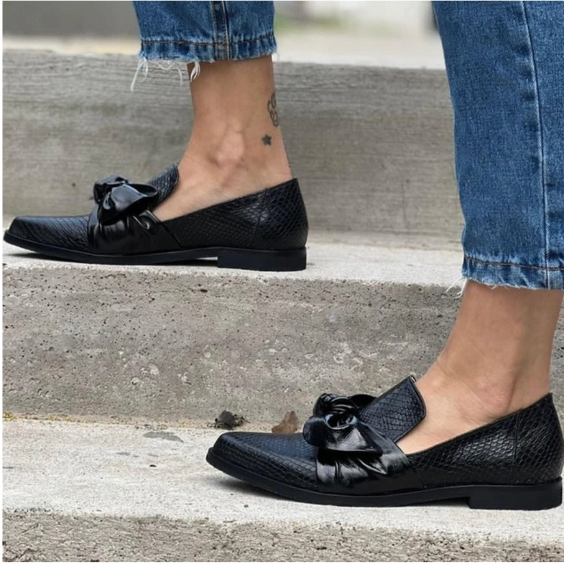 Women’s Textured Loafers with Bow Detail – Elegant Flats for Smart & Casual Wear