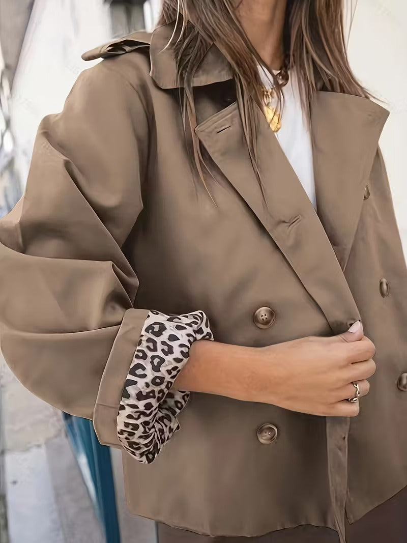 Georgia Trench Court Femme – Structured Mid-Season Jacket with Button Closure & Printed Lining