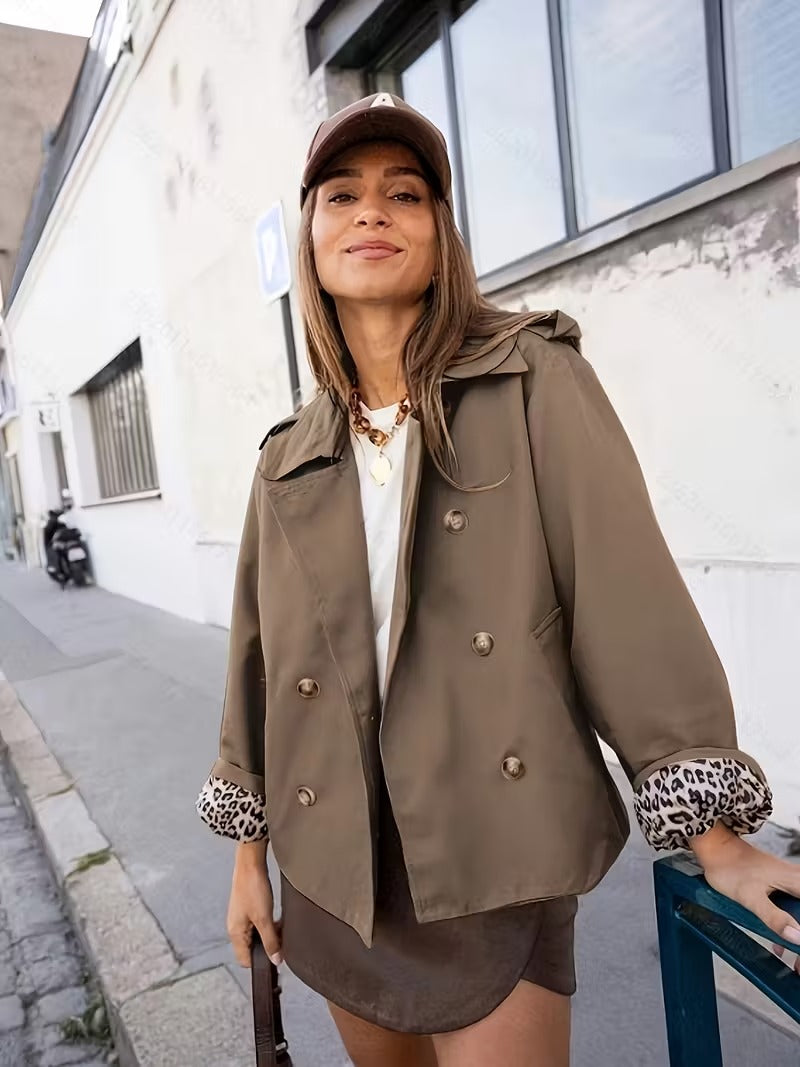 Georgia Trench Court Femme – Structured Mid-Season Jacket with Button Closure & Printed Lining
